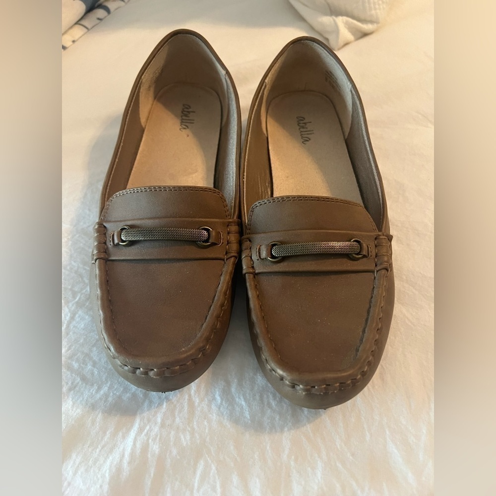 Abella Sofiah Brown Loafers Womens Size 9 Slip On Moc Toe Flats Metal Detail